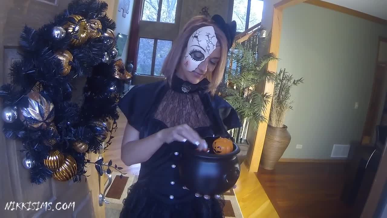 NikkiSims Trick Or Treat WMVLEWD - Porn video | ePornXXX