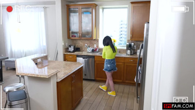 SpyFam Lola Valentine Stepsister Steals Money WRB