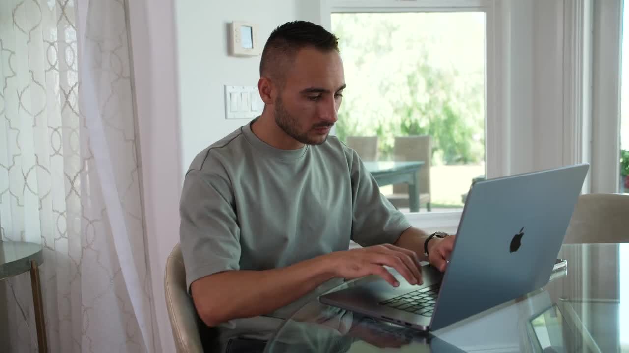 LoveHerFeet Emily Jade Helping Out A Friend PP - Porn video | ePornXXX