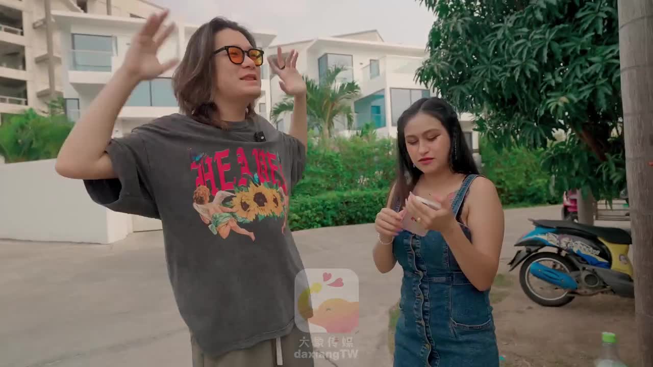 ElephantMedia DI Really chatting up the mistress of the former Thai boss on the street - Porn video | ePornXXX