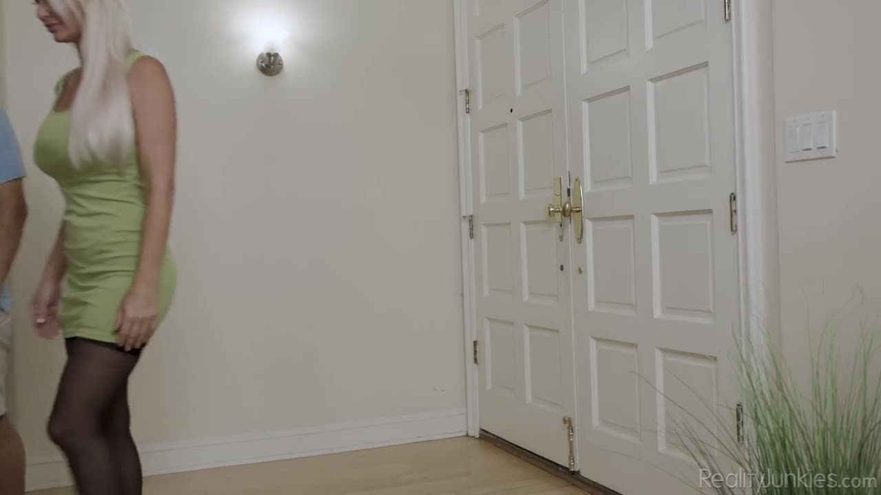 RealityJunkies London River Mommy Needs A Pounding WRB - Porn video | ePornXXX