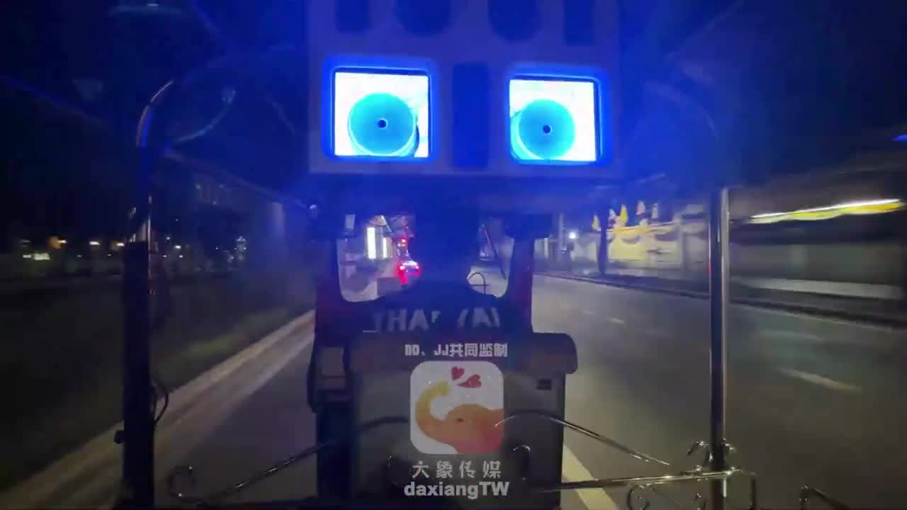 ElephantMedia Picking up amateur girls on the streets of Bangkok, Thailand DT - Porn video | ePornXXX
