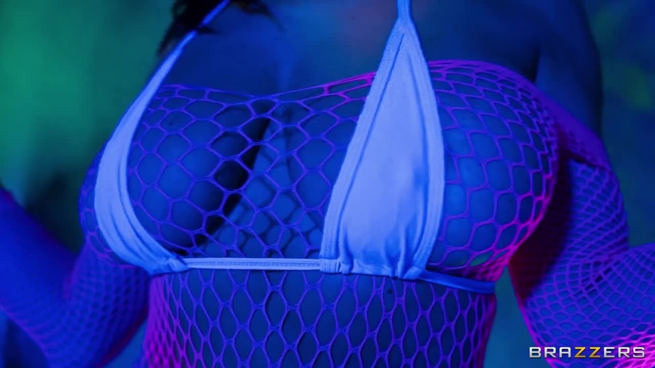 BrazzersExxtra Mona Azar And Lily Lou Asses Clapping Loud WRB - Porn video | ePornXXX