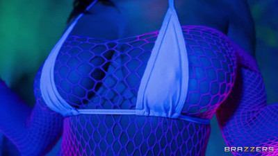 BrazzersExxtra Mona Azar And Lily Lou Asses Clapping Loud WRB