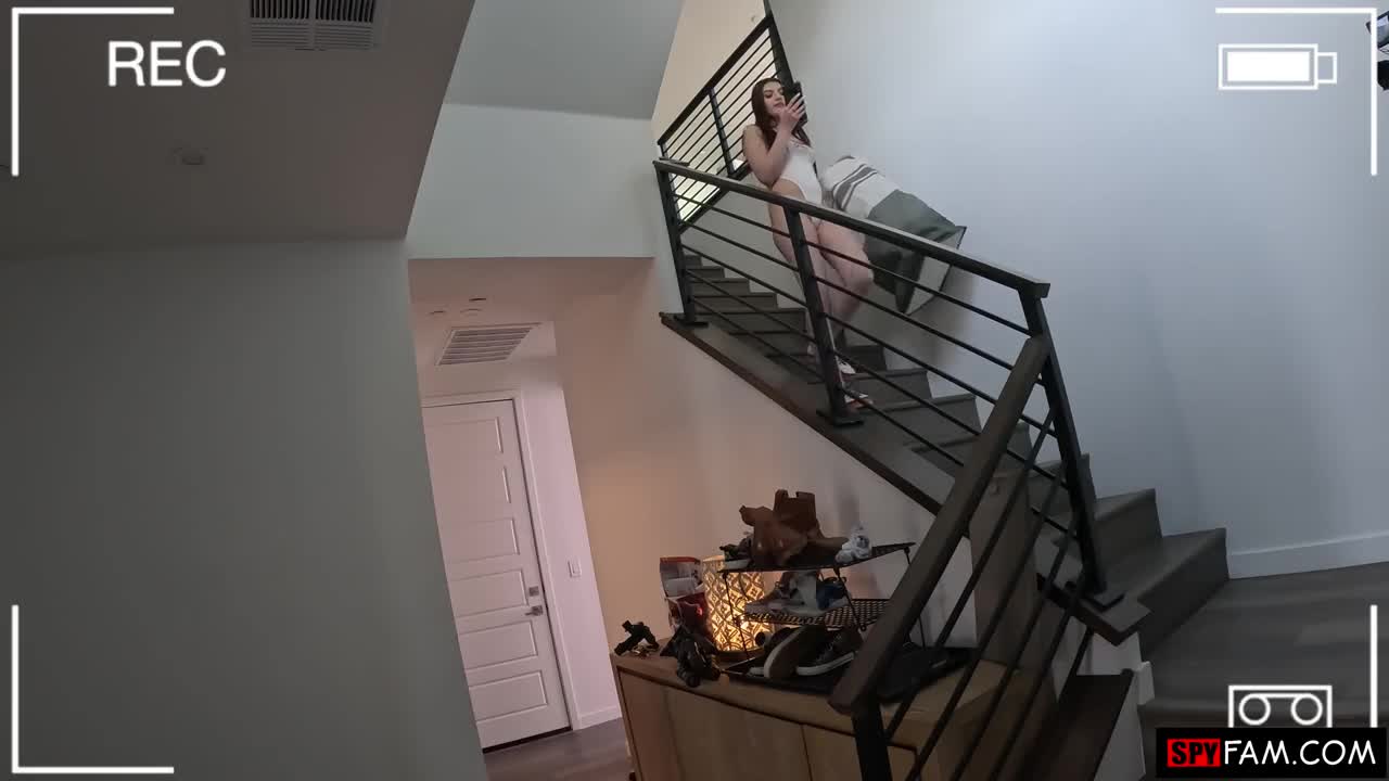 SpyFam Julia James Fluff And Fuck WRB - Porn video | ePornXXX