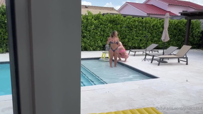 OnlyFans Trixi Brooks And Raven Thick JMac TrixMac With Extra Rave Sauce PP