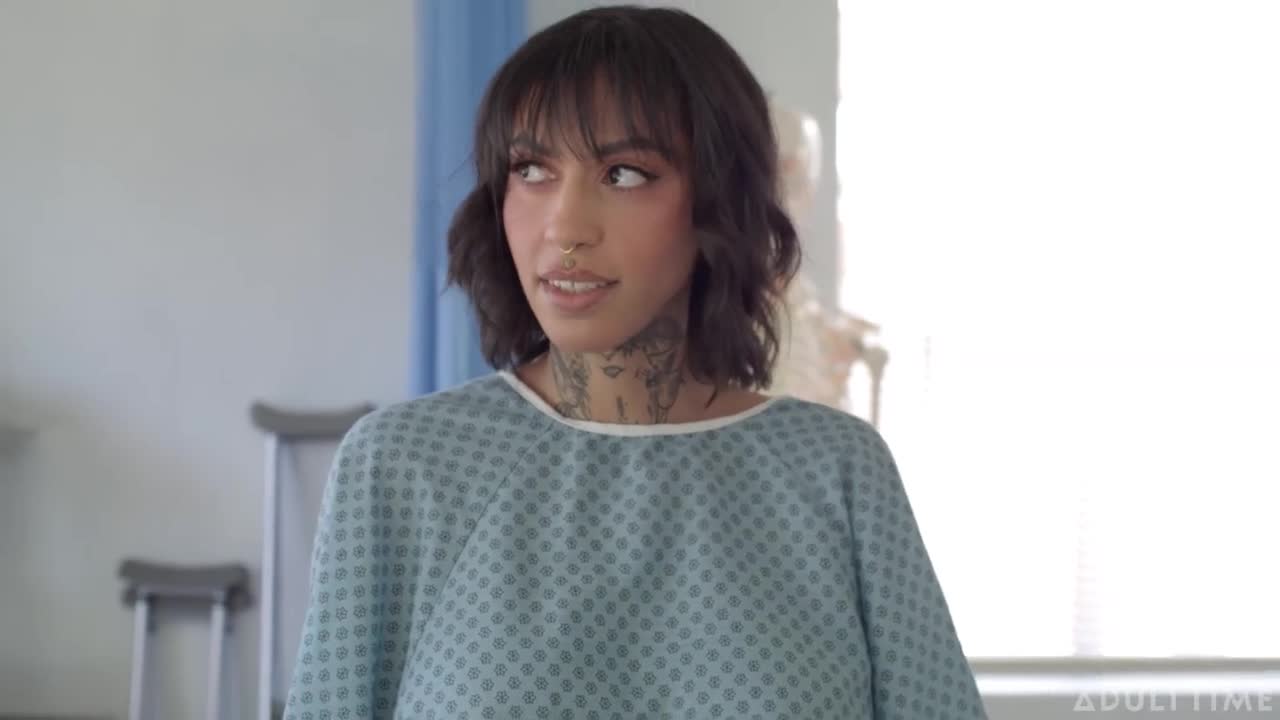 AdultTime Casey Calvert Yhivi And Ravyn Alexa Doctors Gaping Orders VSEX - Porn video | ePornXXX