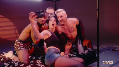 HardWerk Alice Maze Hardwerk Gangbang FETiSH