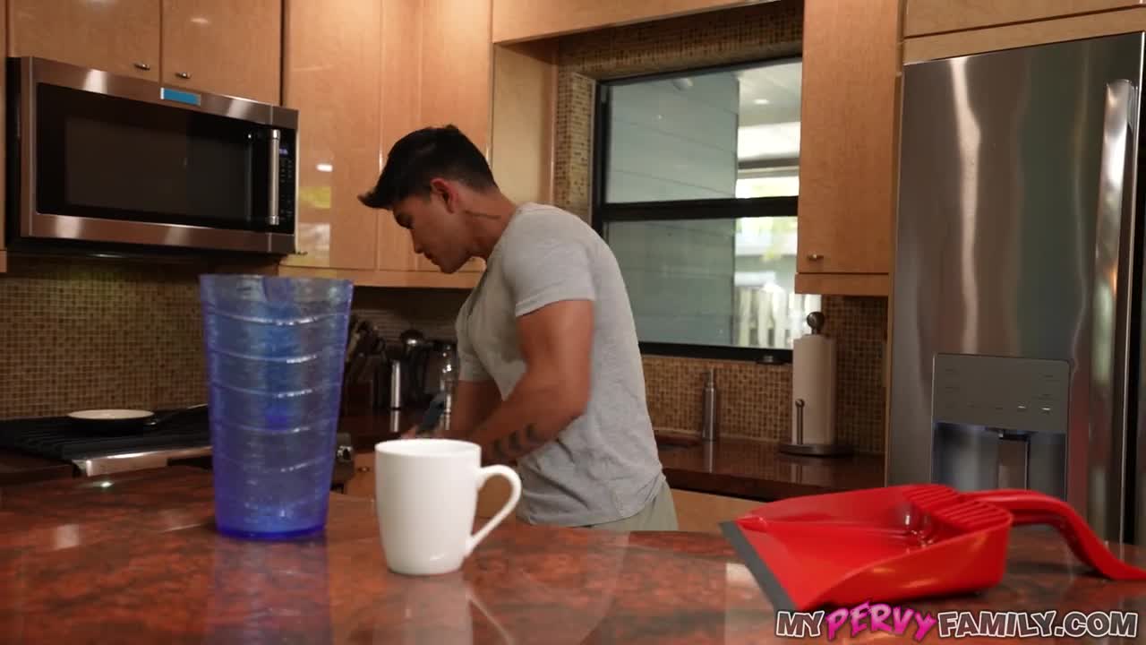 MyPervyFamily Isabella Jules My Stepsisters Pussy Peek Problem WRB - Porn video | ePornXXX