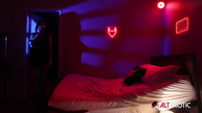 AltErotic Parker Skyes Gets All Turned On In Sleazy Motel GAPFiLL