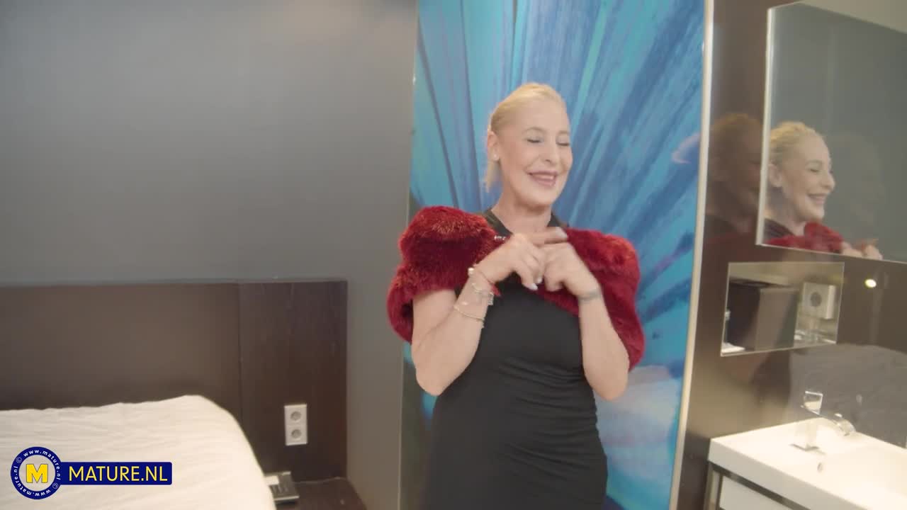 MatureNL Yelena Vera Fucking My Big Butt Stepmom PP - Porn video | ePornXXX
