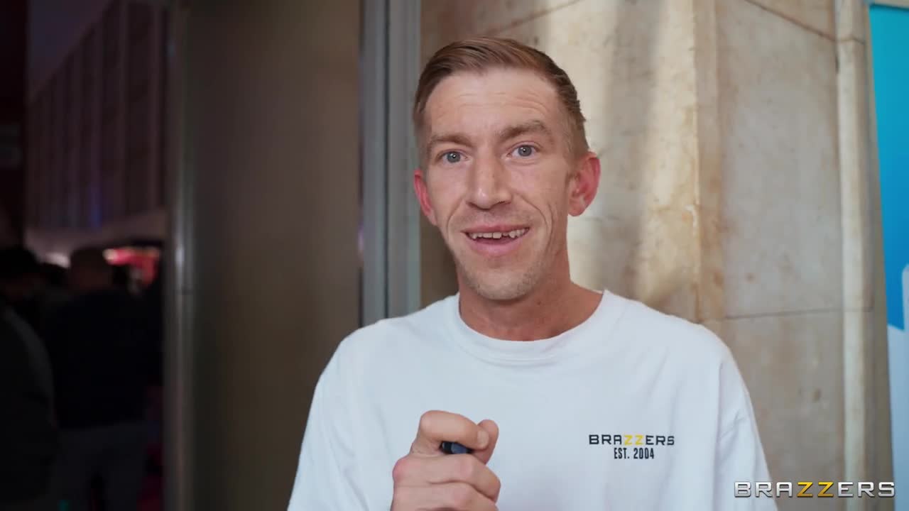 BrazzersExxtra Valentina Nappi Valentina Takes Over Berlin WRB - Porn video | ePornXXX