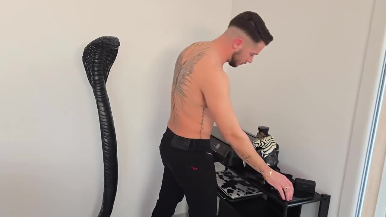 JacquieEtMichelTV Chloe Pleasure Repairer PP - Porn video | ePornXXX