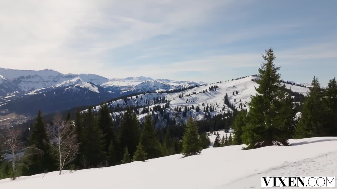 Vixen Bella Spark Beautiful Blonde Bella Has Wild Outdoor Sex PP - Porn video | ePornXXX