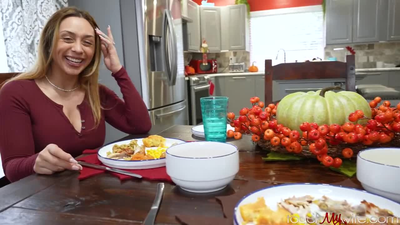 TouchMyWife Lilly Hall Wifes Big Cock Thanksgiving Surprise Stuffin VSEX - Porn video | ePornXXX