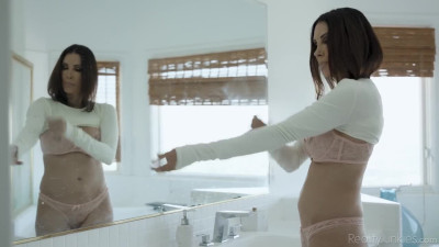 RealityJunkies Shay Sights Sharing Her WRB