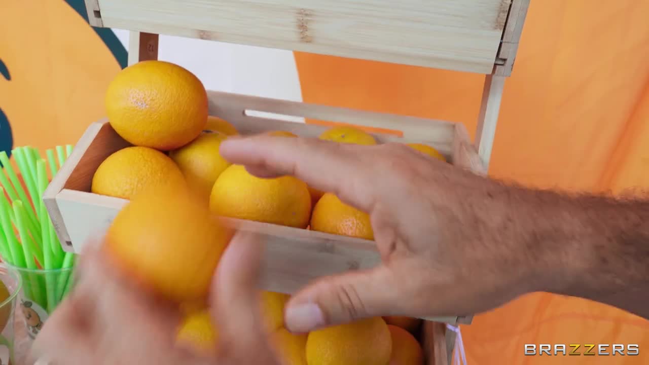 BrazzersExxtra Nikki Nicole The Big O Orange Stand WRB - Porn video | ePornXXX