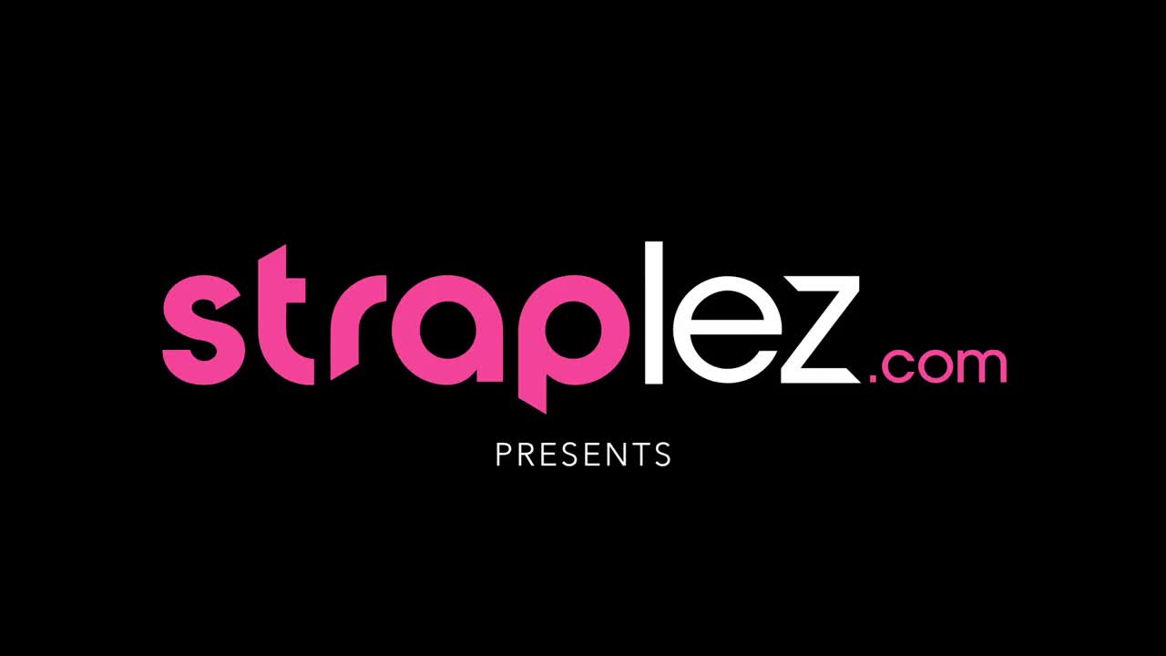 StrapLez Alexis Crystal And Peach Lollypop Il Riscaldamento WRB - Porn video | ePornXXX