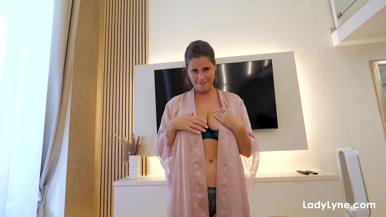 LadyLyne I Think You Like The Color VSEX - Porn video | ePornXXX