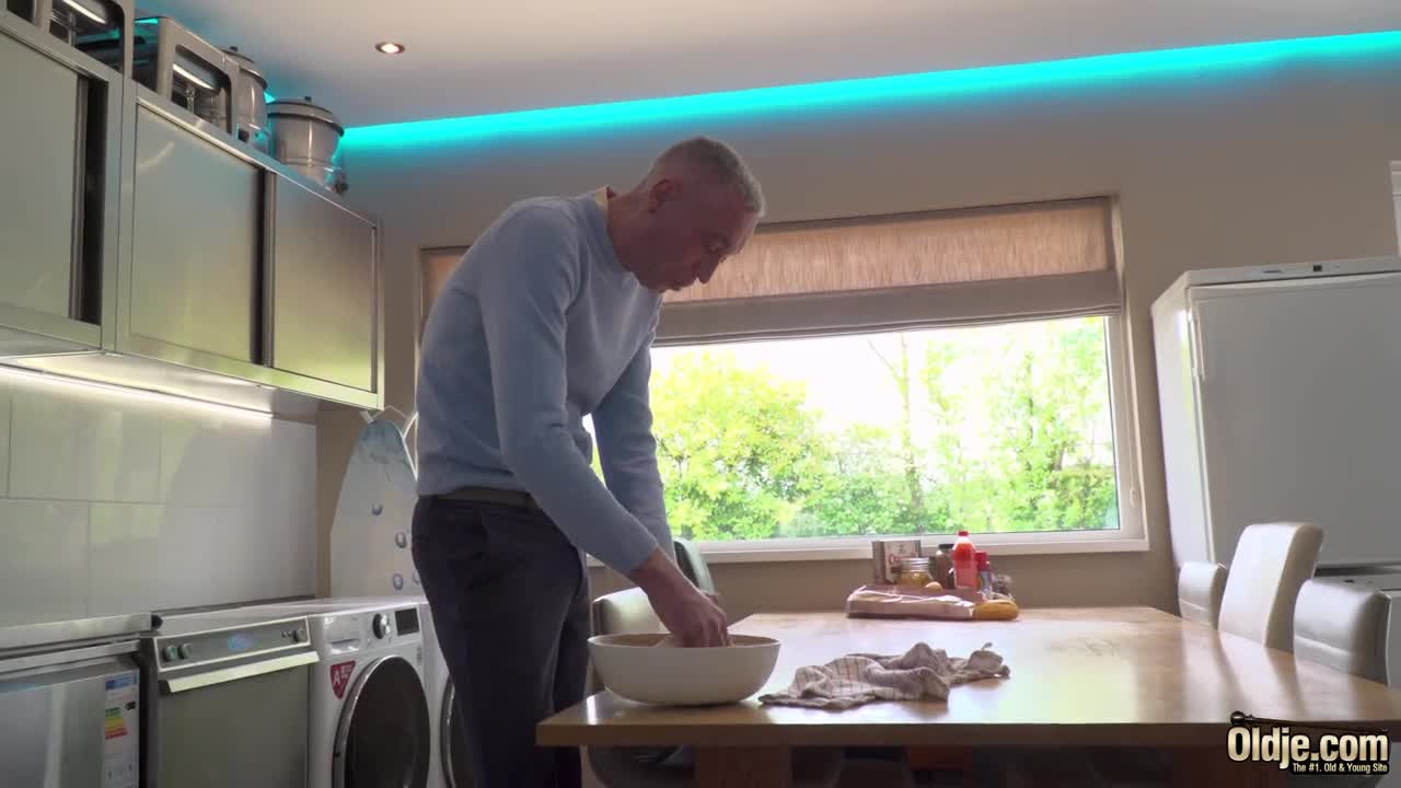 Oldje Sofia Smith Savage Johannes Aka Stefan Olc The Bakers Touch Episode PP - Porn video | ePornXXX