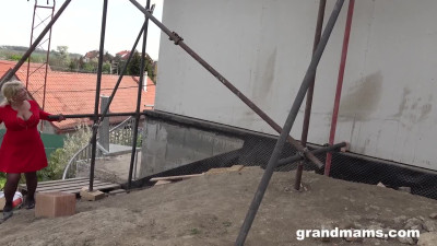 GrandMams Eva Tittie Checking Young Cocks WRB