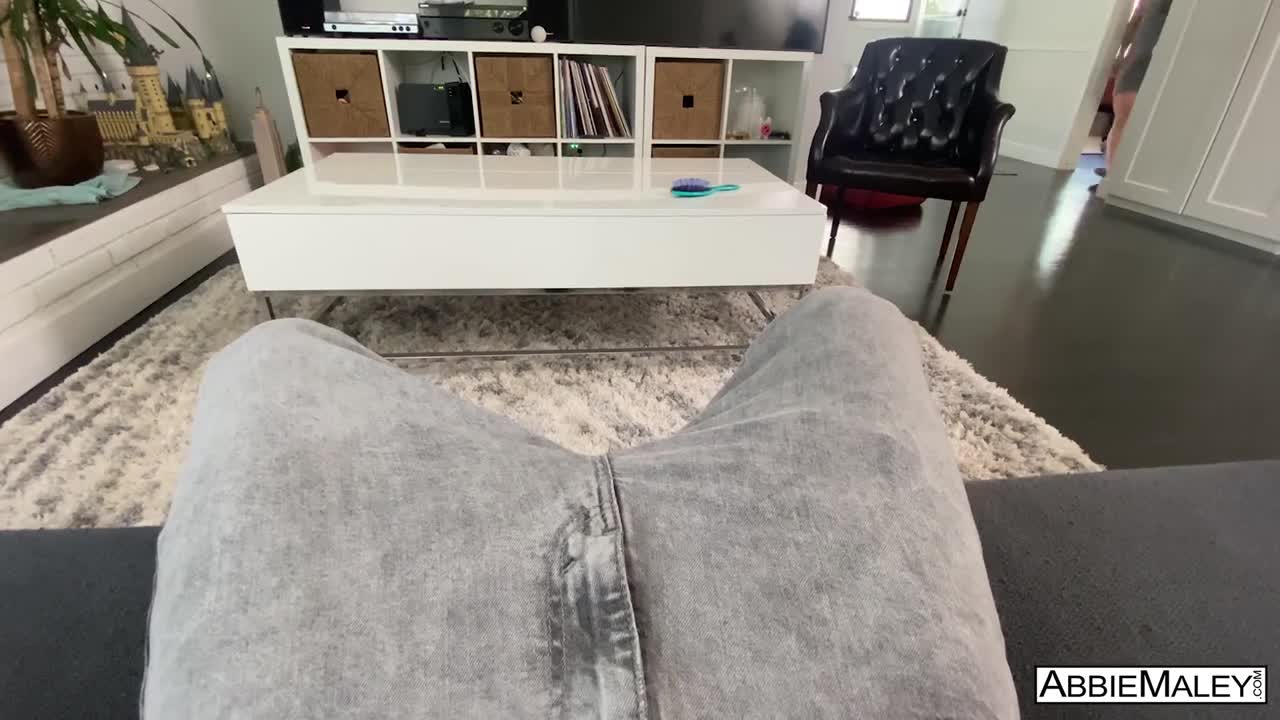 AbbieMaley Able Godshark Help Abbie Practice For Her Date WRB - Porn video | ePornXXX