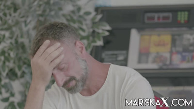 MariskaX Pascal Nails Zaawaadi While Visiting A Cafe LEWD