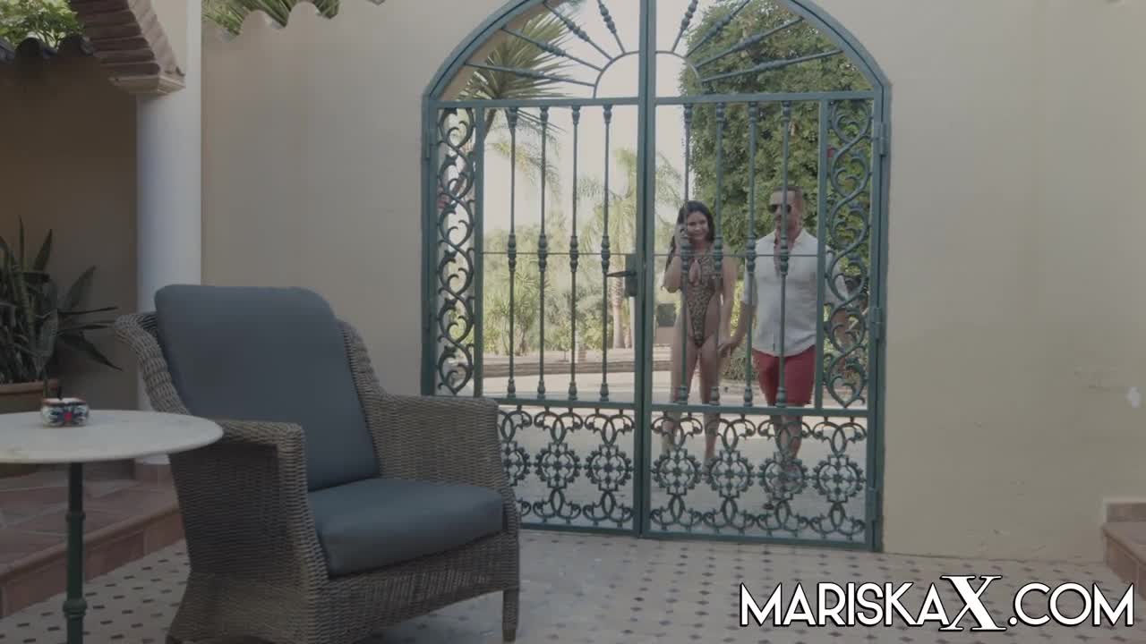 MariskaX Mariska Gets Her Cheeks Covered LEWD - Porn video | ePornXXX
