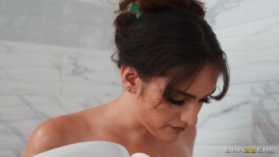 DirtyMasseur Lola Sinn Slippery Roommate Massage WRB