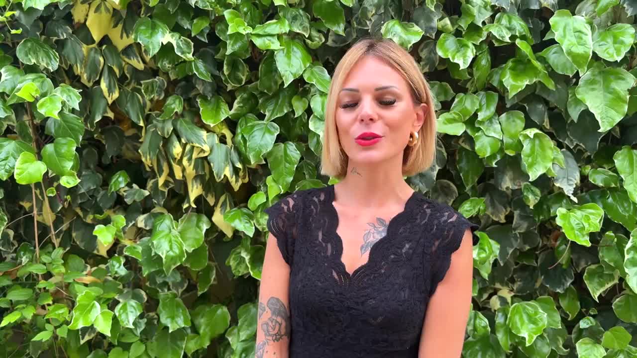 JacquieEtMichelTV Naomi And Pam Naomi Benefits From Pams Expertise PP - Porn video | ePornXXX