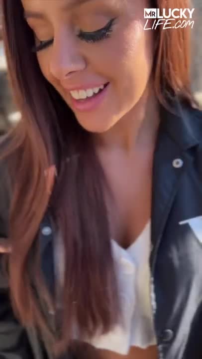 MrLuckyLife Vanna Bardot Climbs On Top VERTICAL PP - Porn video | ePornXXX