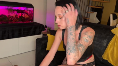 JacquieEtMichelTV Emilie Gives A Warm Welcome To Her Neighbor PP
