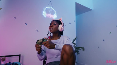 WhenGirlsPlay Hazel Grace And Rissa May Gaming Cums First WRB