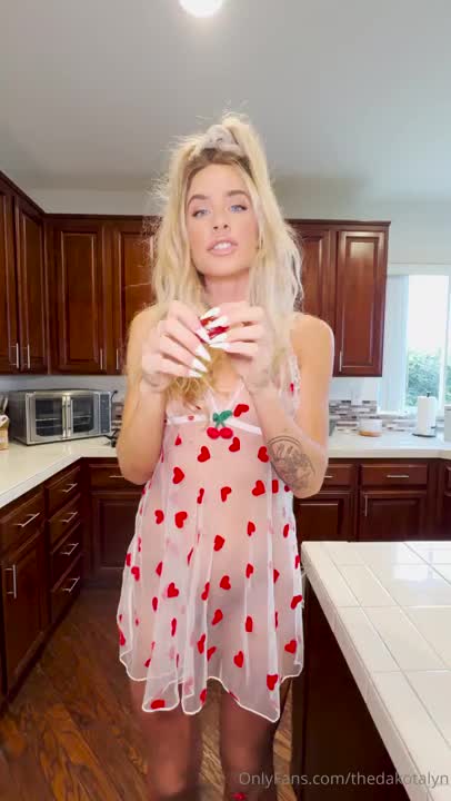 OnlyFans Dakota Lyn Creampie In The Kitchen VERTICAL PP - Porn video | ePornXXX
