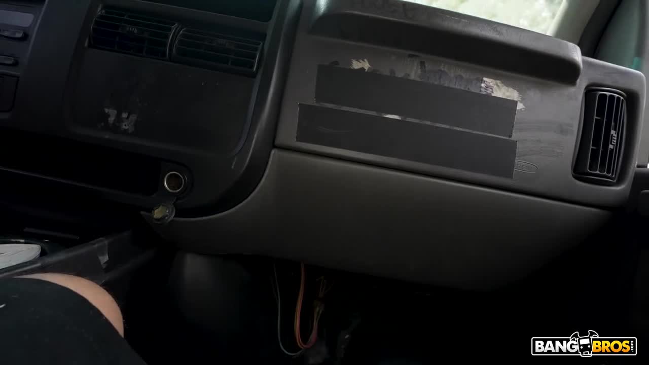 BangBus Izi Blu Sky WRB - Porn video | ePornXXX