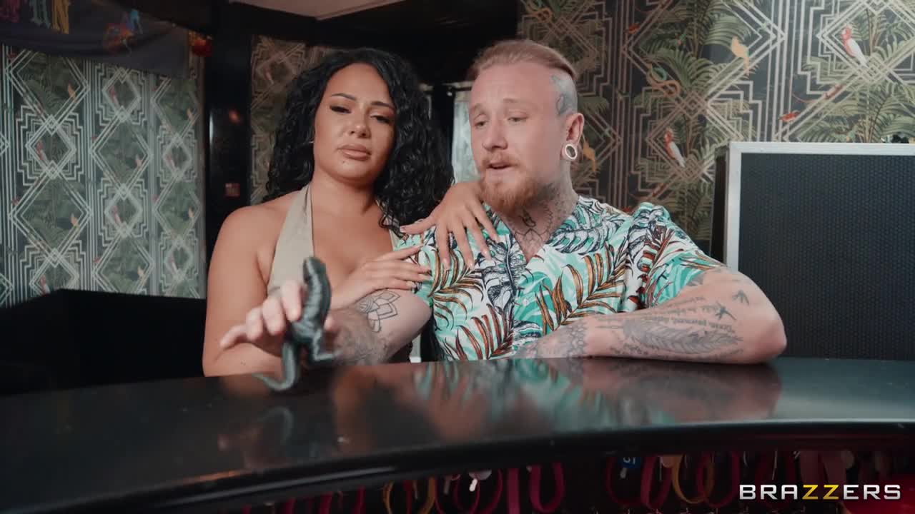 BrazzersExxtra Lola Bratz Not The Room We Expected WRB - Porn video | ePornXXX