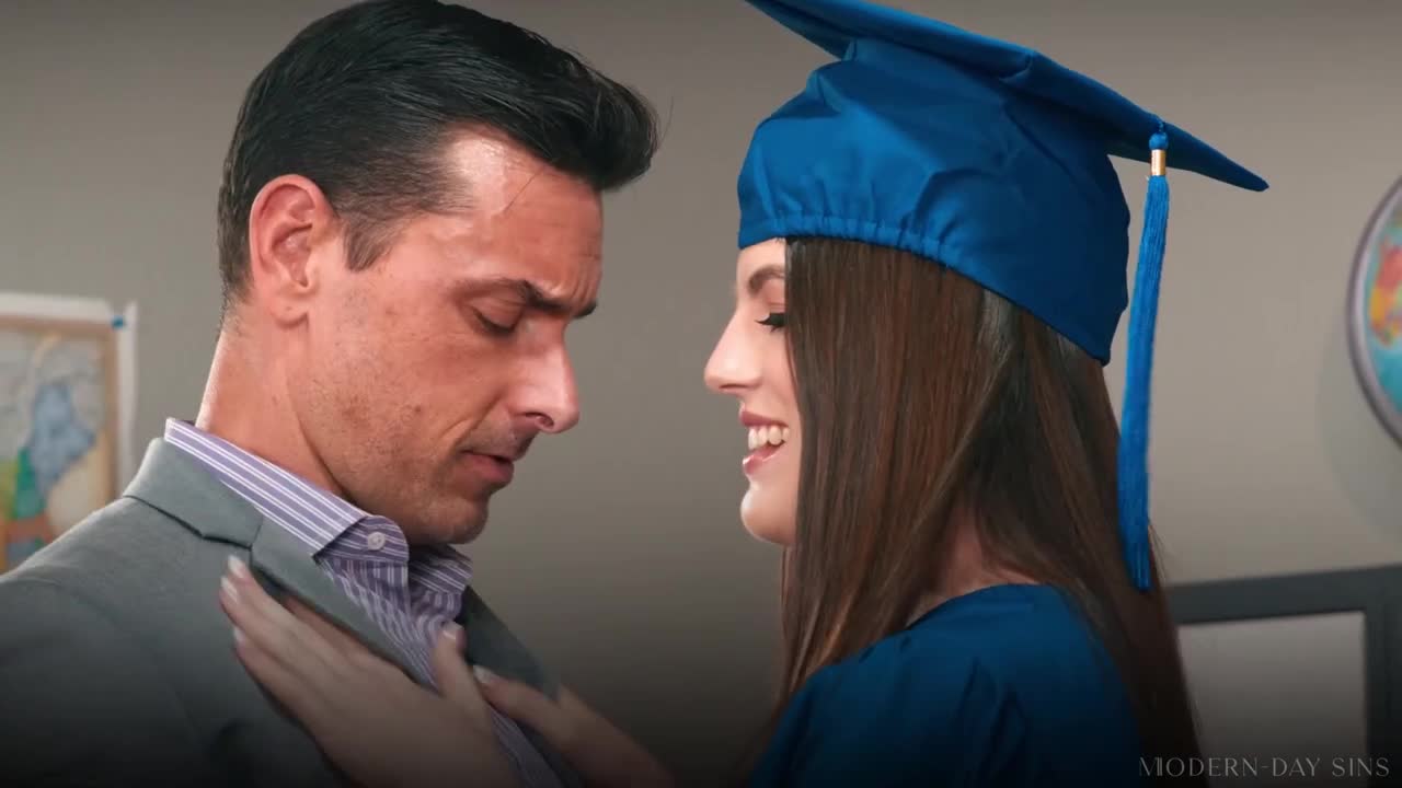 ModernDaySins Fiona Frost Graduation Day Debauchery VSEX - Porn video | ePornXXX